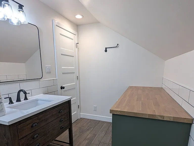 275 E Marshall St — Photo 18