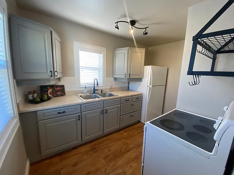 4616 S Logan St — Photo 9