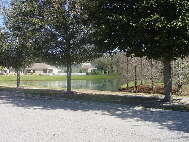 1207 Gentilly Ln — Photo 2
