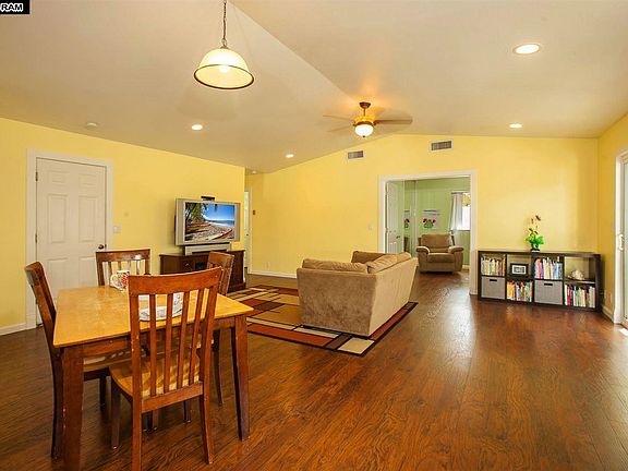 3rd image of 24 Waihili Pl