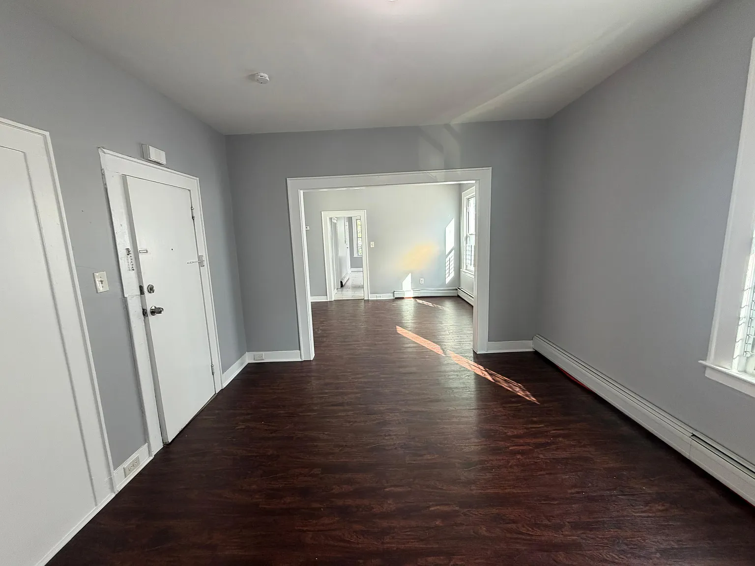 3 bed, 2400 sqft, $2,200 — Photo 4