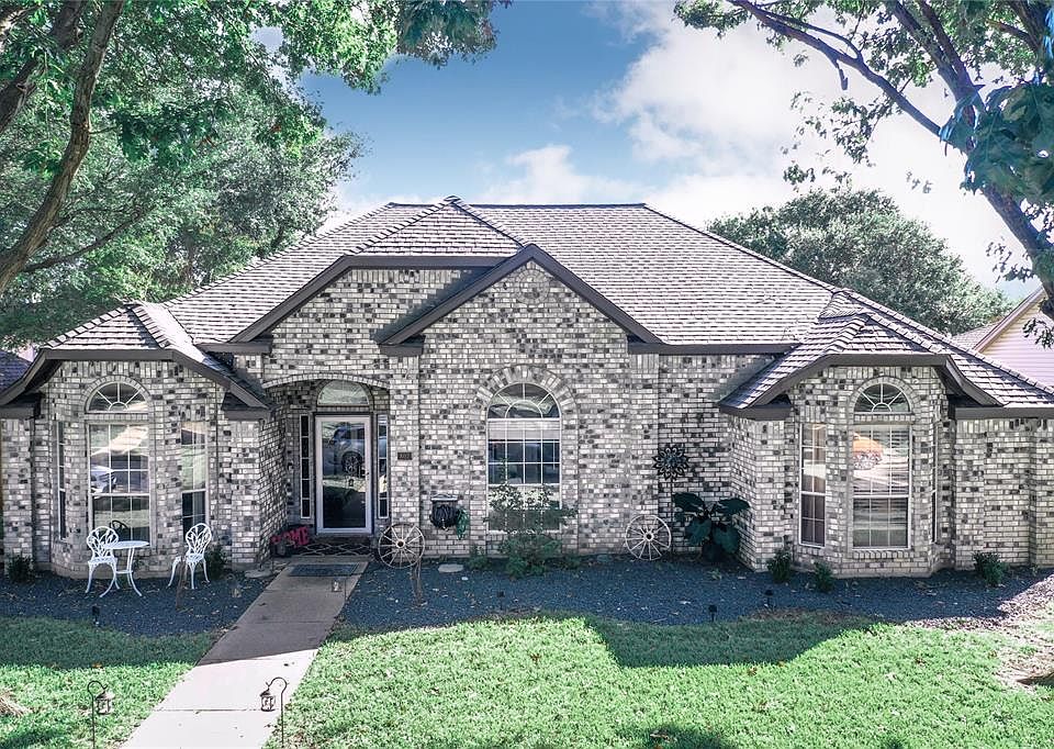 1st image of 807 Fawn Valley Dr