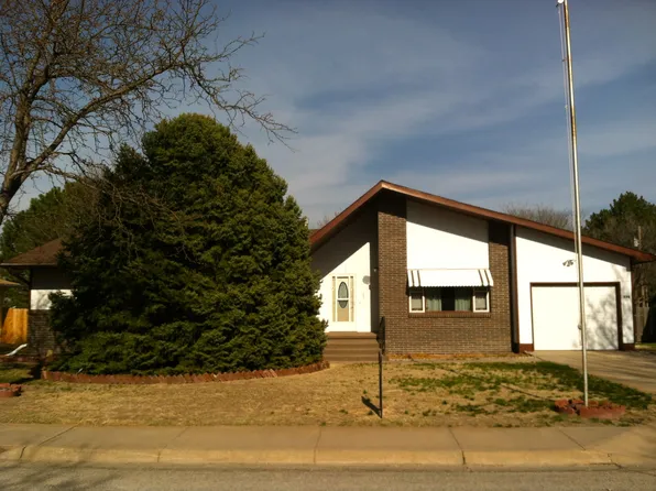 136 8th St, Phillipsburg, KS 67661