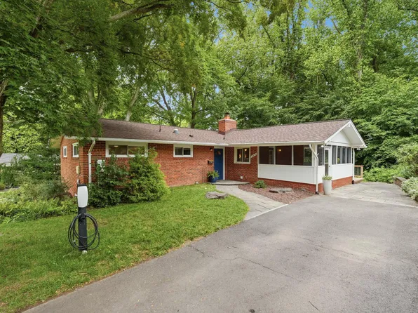 3414 Country Hill Dr, Fairfax, VA 22030