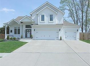 18205 Rollins Dr, Smithville, MO 64089