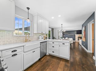 1319 Redwing Dr, Oconomowoc, WI 53066