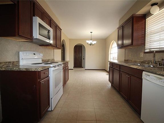 3rd image of 302 Vickie Dr