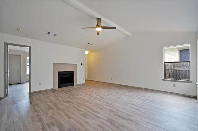 4 bed, 2.0 bath, 1440 sqft, $2,425 — Photo 3