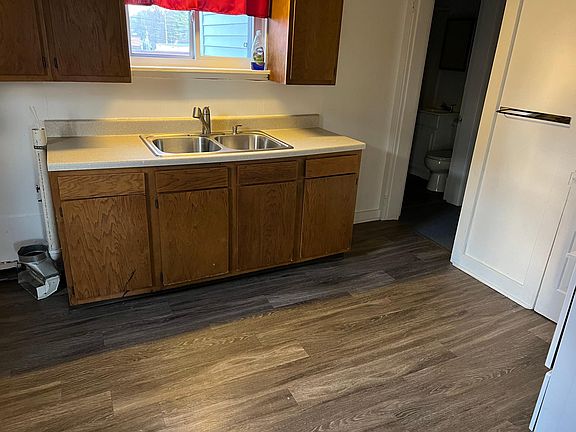 5th image of 210 Lane St #1/2