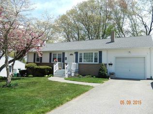 36 Saxony Dr, Warwick, RI 02886