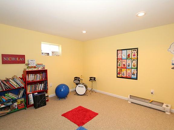 3rd image of 9031 Georgian Ct