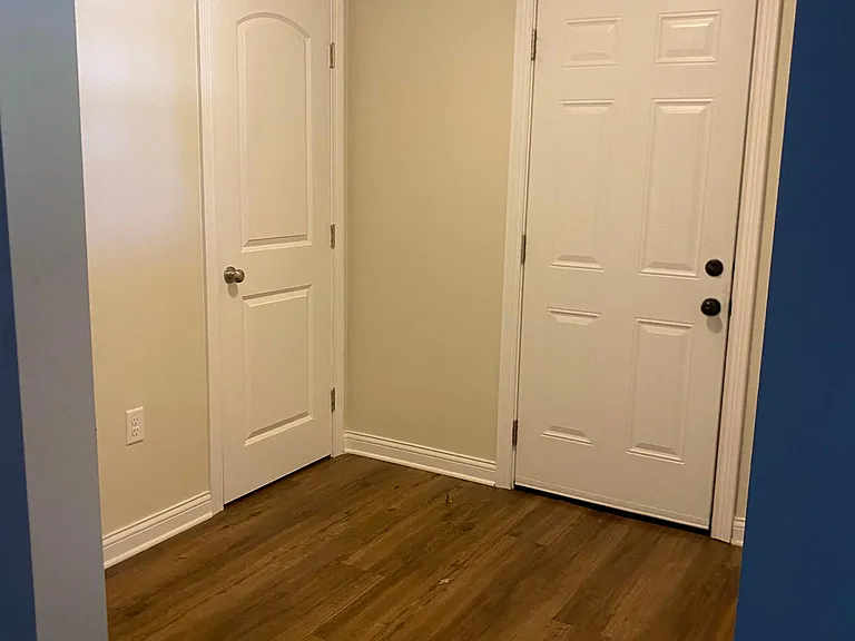 1407 Broadview Ct — Photo 2