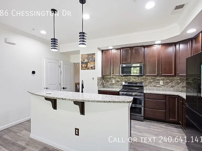 386 Chessington Dr — Photo 3