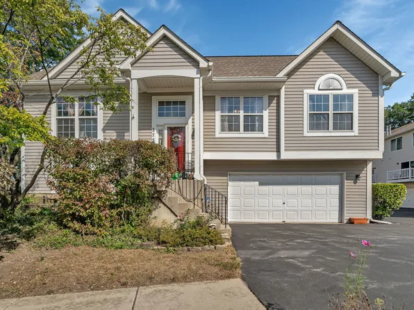 2750 Shelly Ln, Aurora, IL 60504