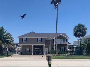 1126 Tiki Dr, Tiki Island, TX 77554