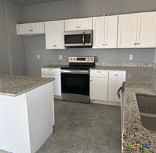 3rd image of 517 Lazy Oak Ln