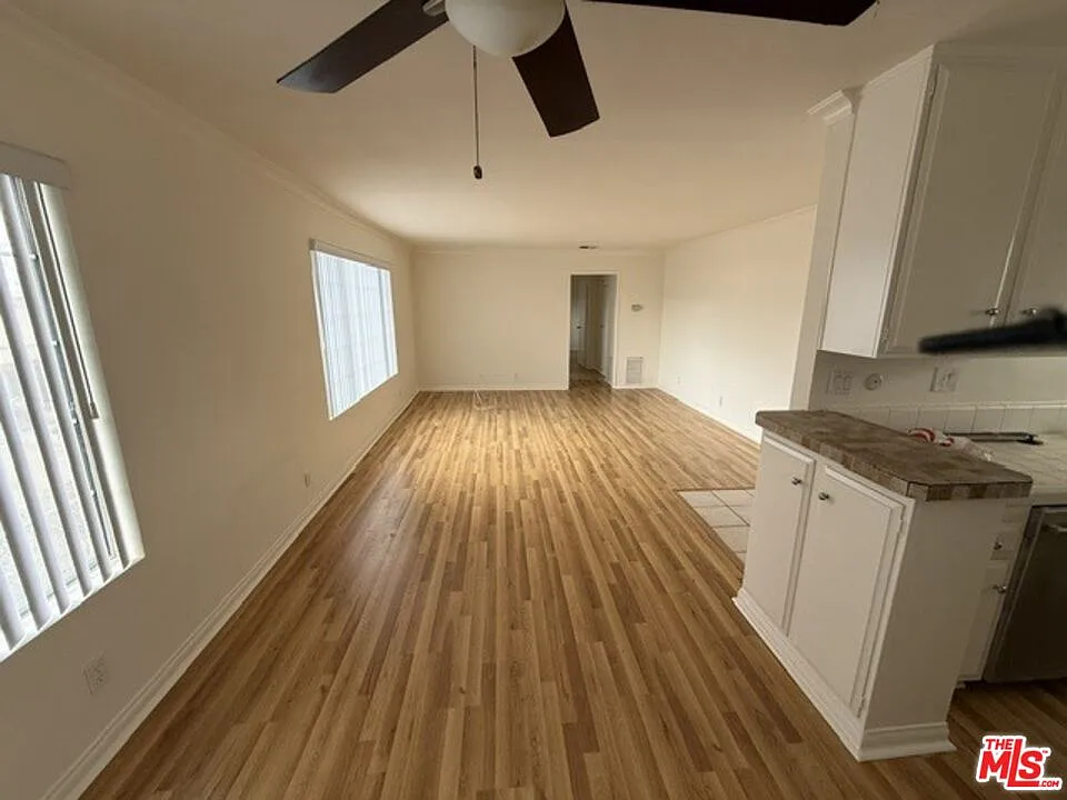 Building Photo - 18600 Burbank Blvd #205