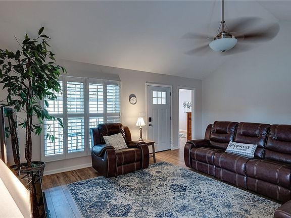 4th image of 4 Rivermist Lane