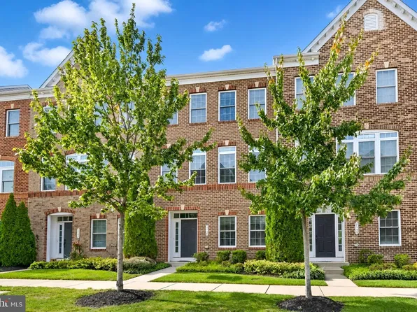3160 Yeager Dr, Herndon, VA 20171