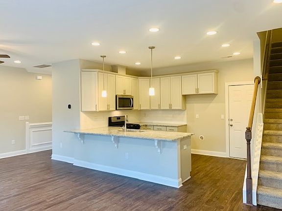 The Castalia Bright White Kitchen 625 Barneswyck Drive