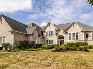 8526 Oakmont Ln, Indianapolis, IN 46260