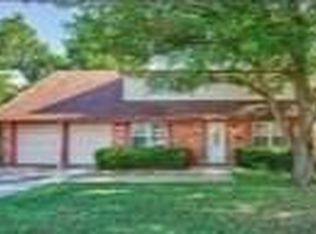 925 SW 5th St, Moore, OK 73160