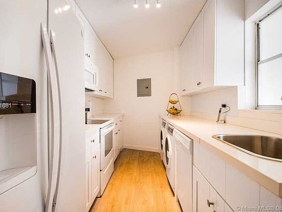 2nd image of 1881 Washington Ave APT 3D
