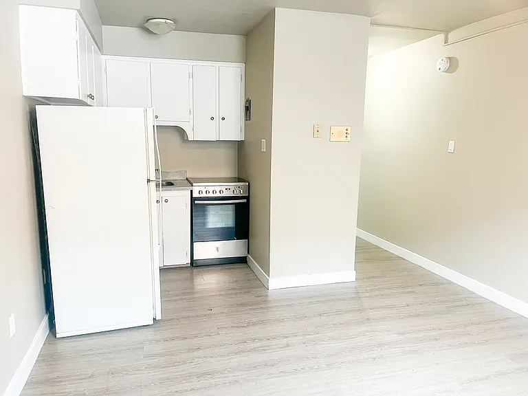 4020 Robinson St — Photo 7