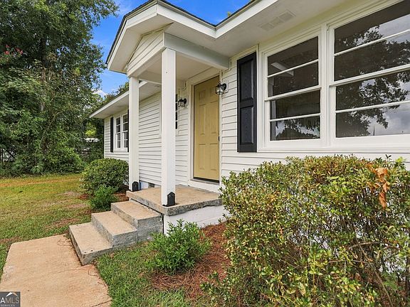 5th image of 135 Pineview Rd