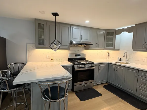49 Yellowstone St, Toronto, ON M3N 1M3