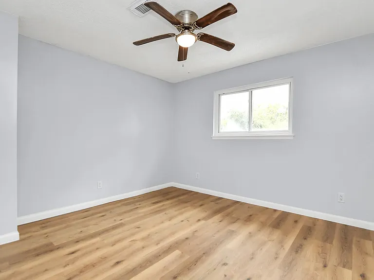 17903 Nanes Dr — Photo 43