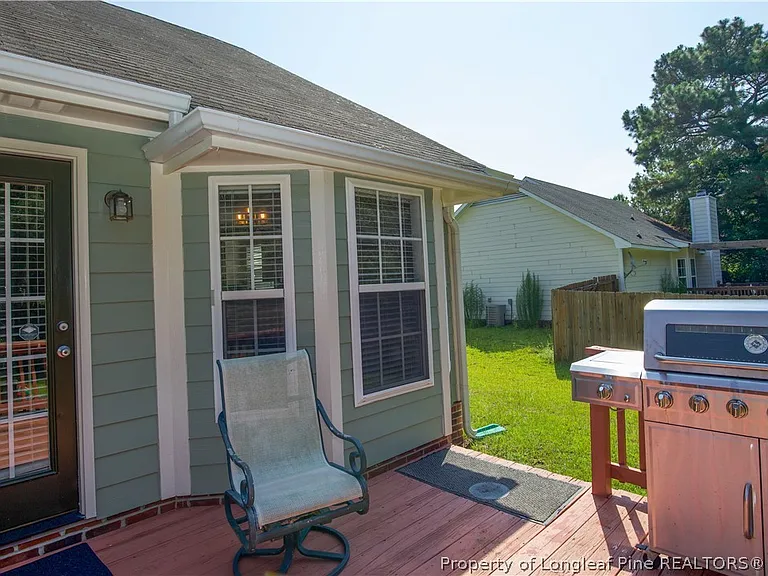 112 Raymond St — Photo 42