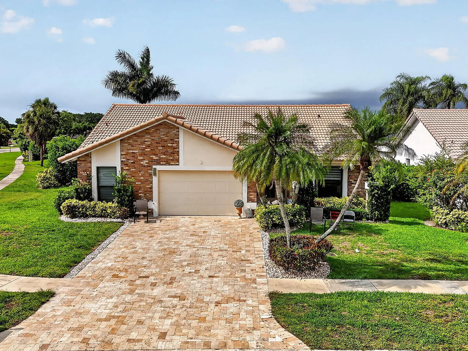 3 bed, 2.0 bath, 2128 sqft, $4,999 — Photo 3