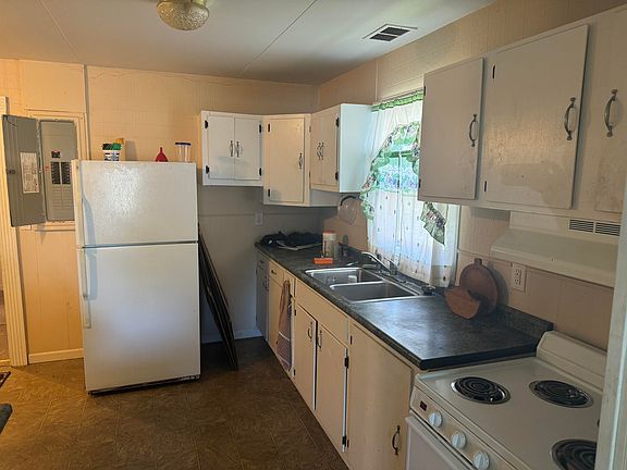 5th image of 210 Funston Ave
