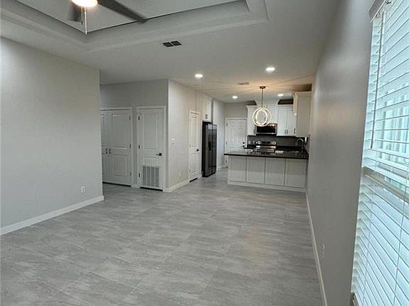 4th image of 1000 N Clarence Ave #4