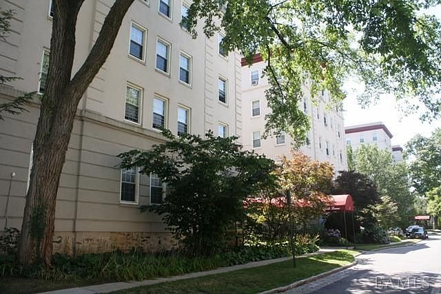 1st image of 4 Park Ln APT 5E