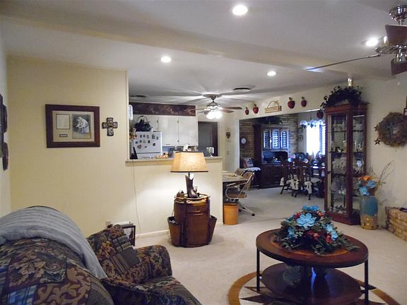 4th image of 304 Centre St