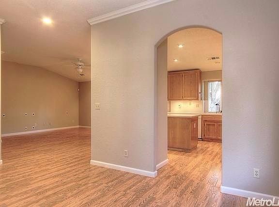 4th image of 2204 Park East Dr