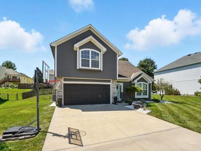 608 Johnston Pkwy, Raymore, MO, 64083