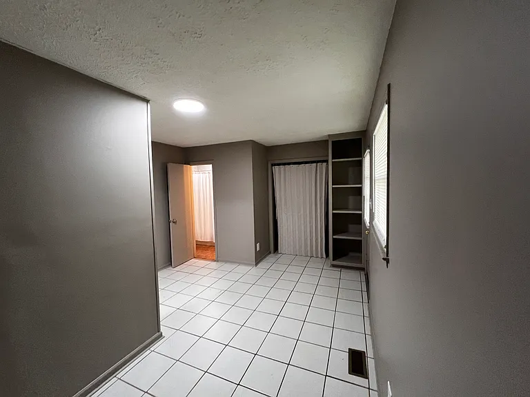 4010 Gladesworth Ln — Photo 7