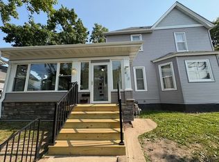410 W 4th St #1/2, Cedar Falls, IA 50613