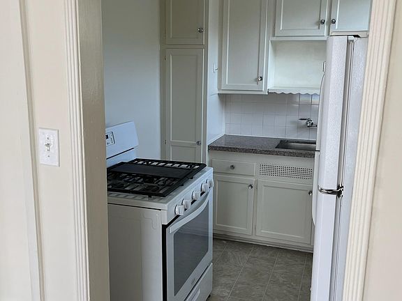 4th image of 4328 Elm Ave APT 4
