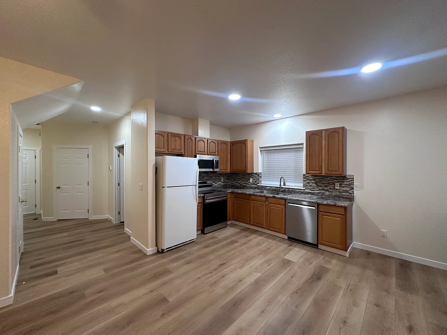3 bed, 2.5 bath, 1593 sqft, $2,600 — Photo 2