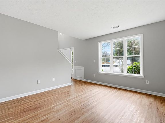 5th image of 1255 Winthrope Chase Dr