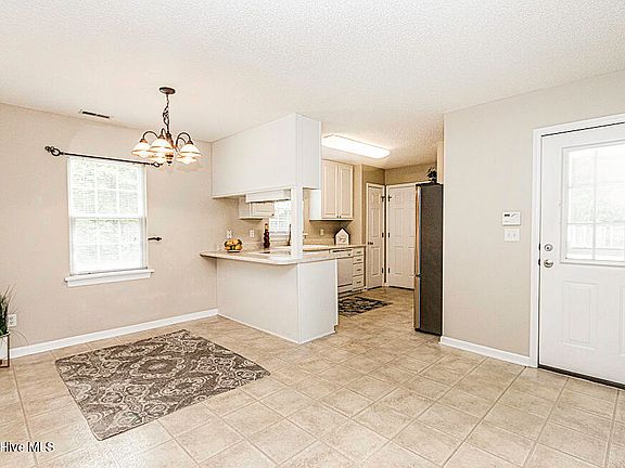 4th image of 732 Westview Court