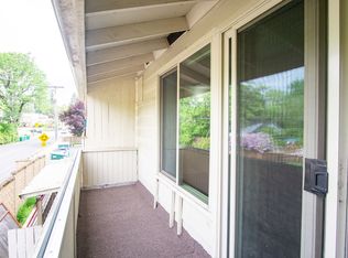 Spacious Top Flr 2Bdr Flat, W/D Hk-Up, D/W, Tons of Storage, Balcony!, Portland, OR 97223