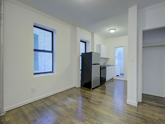 2nd image of 411 W 48th St APT 4FW