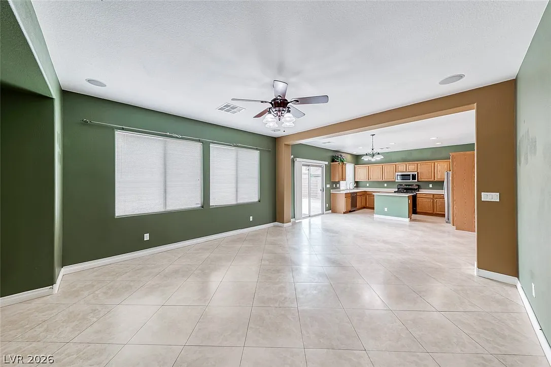 4 bed, 3.0 bath, 2315 sqft, $2,250 — Photo 3