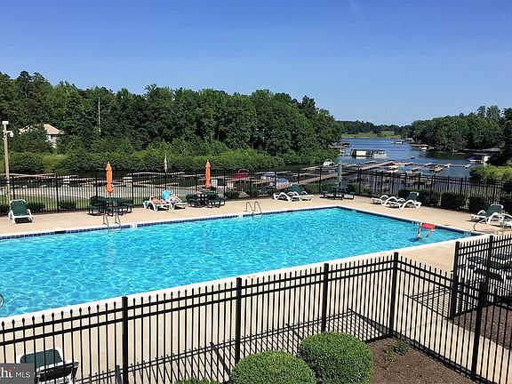 4th image of 127 Lake Forest Dr