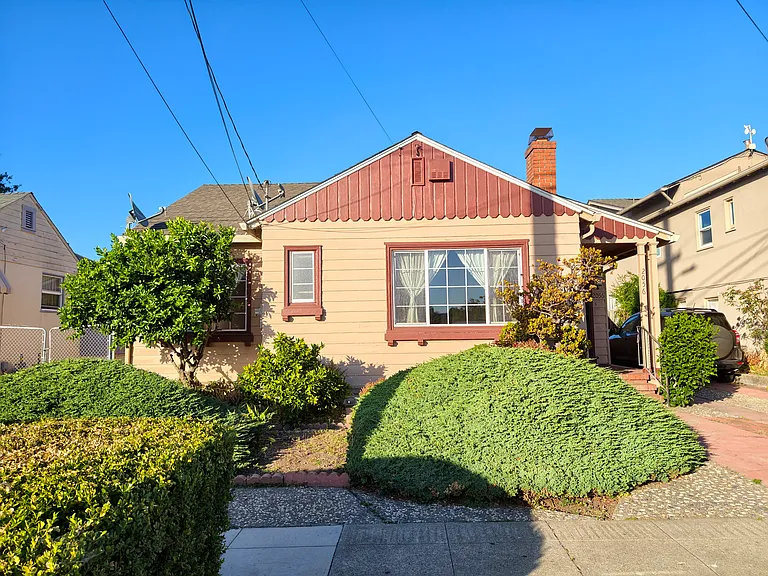 2056 Bancroft Ave — Photo 2